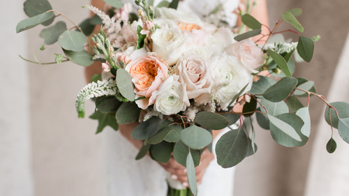 How to Pick Your Wedding Flowers: A Comprehensive Guide