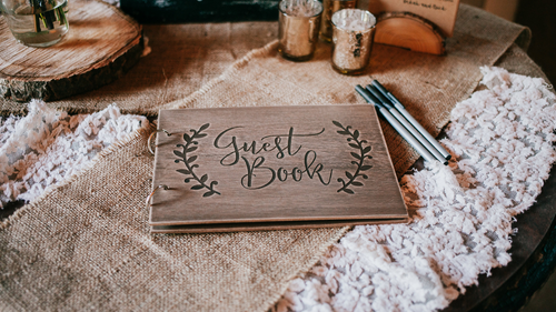 How to Write a Wedding Guest List 