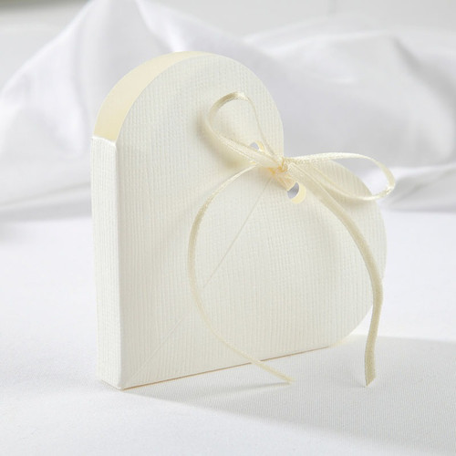 Ivory Heart Favour Box Ivory Heart Favour Box
