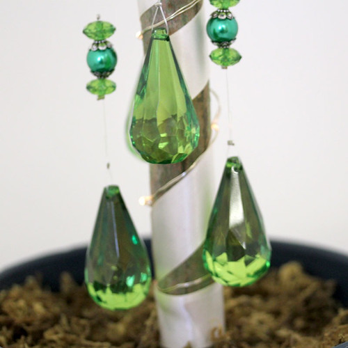 50cm Green Teardrop and Pearl Garland