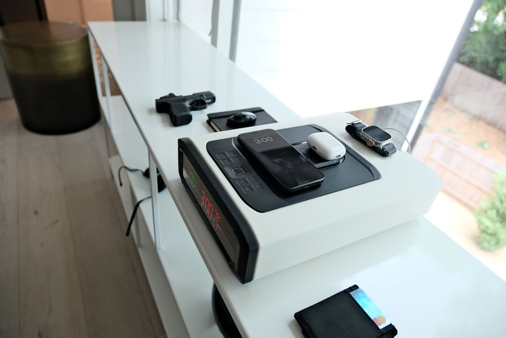 VAULTEK NDS5i ViSN Biometric Smart Station - Alpine White