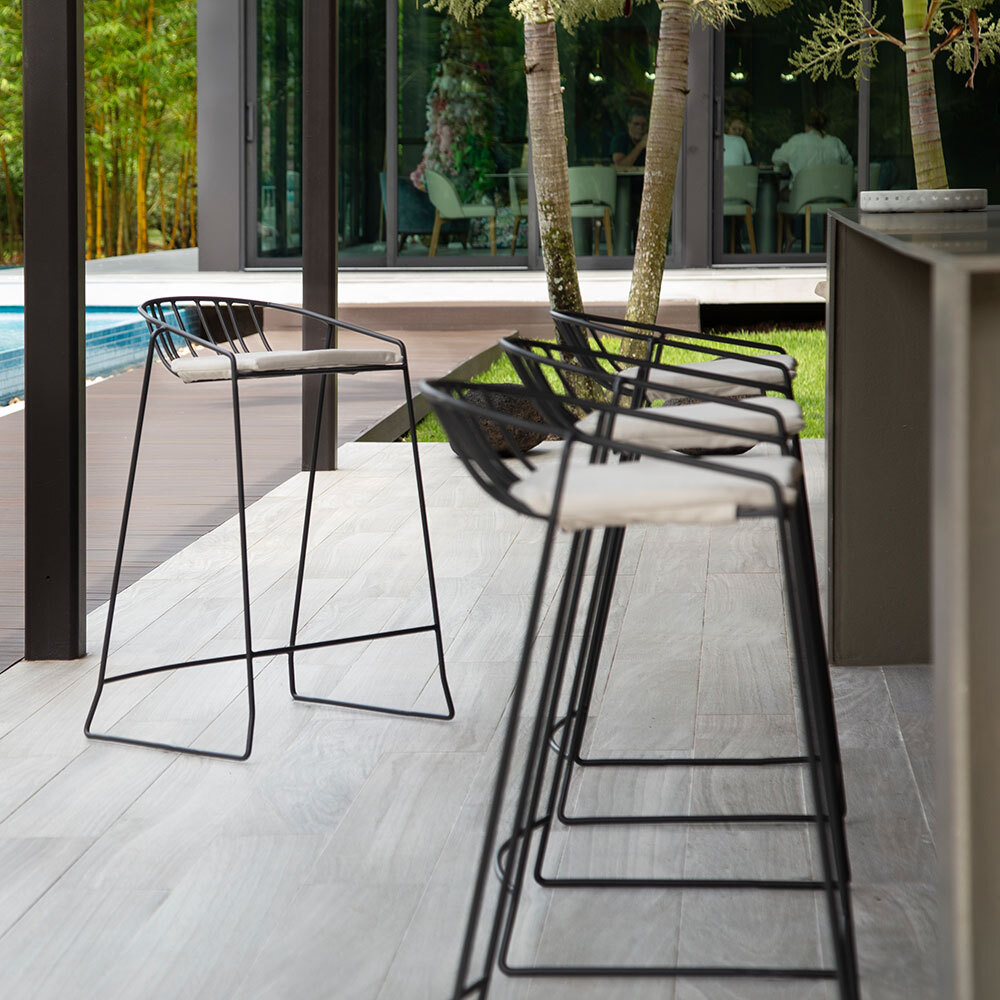 BAR Bar tables and stools designed for your patio and other outdoor commercial, hospitality and residential settings.