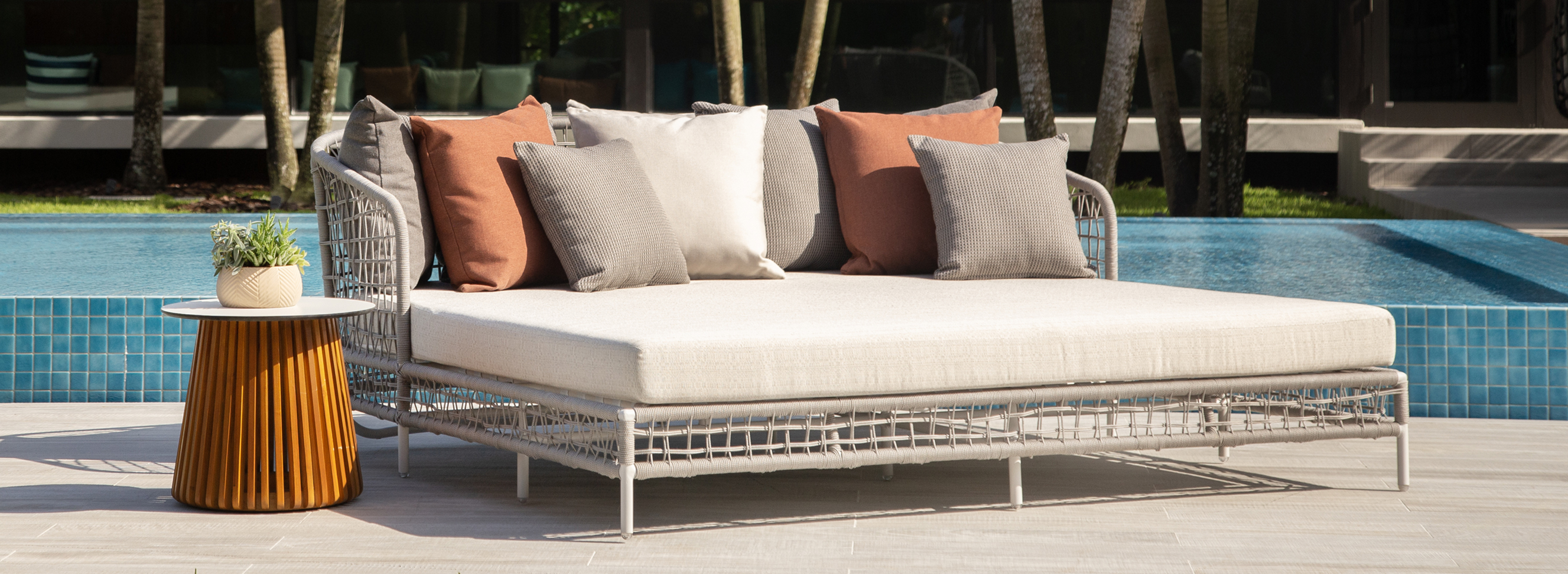 Kannoa Daybeds for the Outdoors