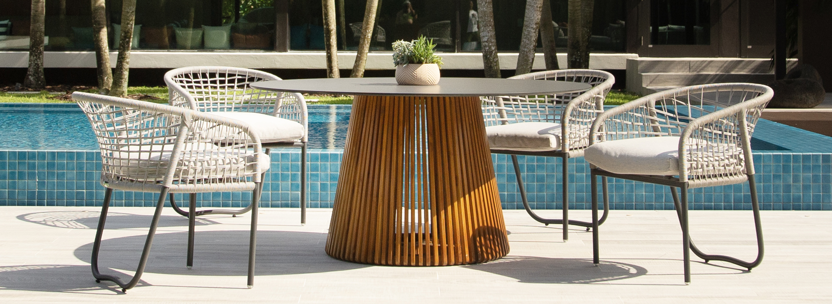 Kannoa Dining Tables and Chairs for the Outdoors
