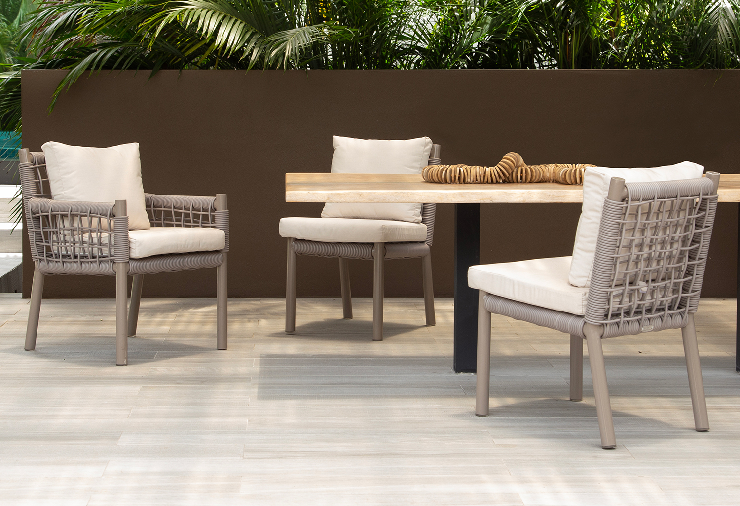 DINING Dining tables and chairs designed for your patio and other outdoor commercial, hospitality and residential settings.