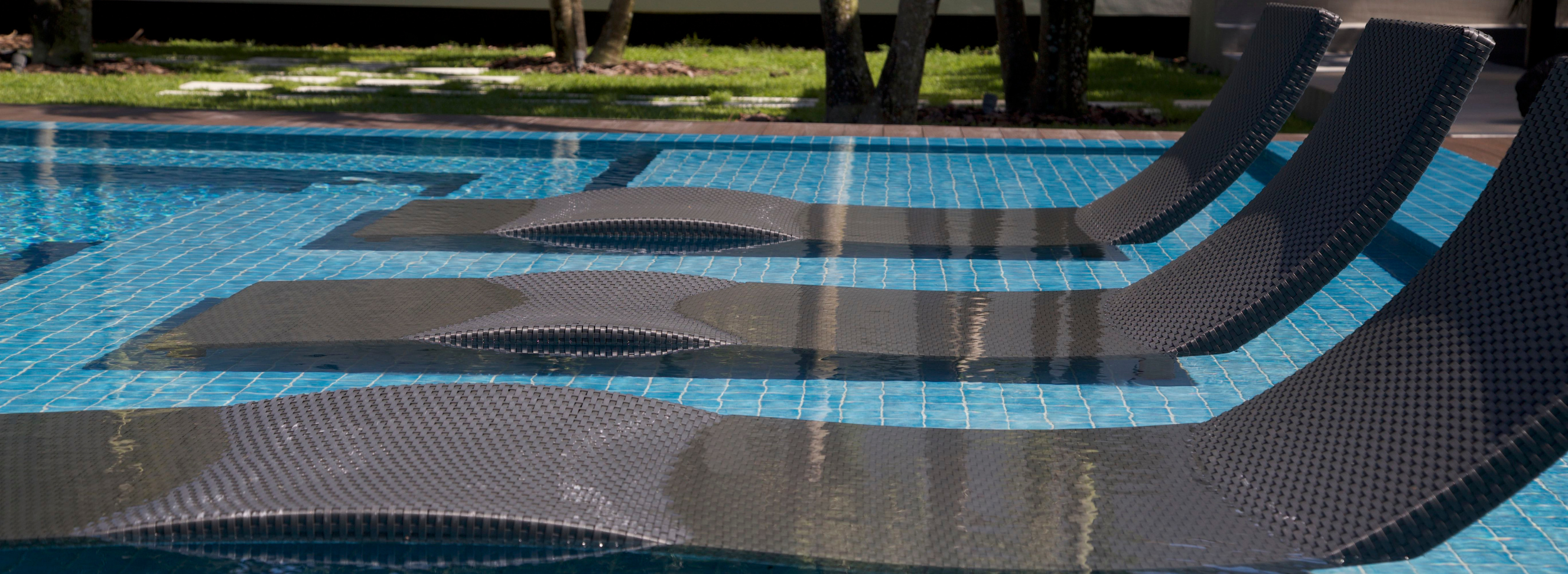 Wave Chaise Lounge by Kannoa