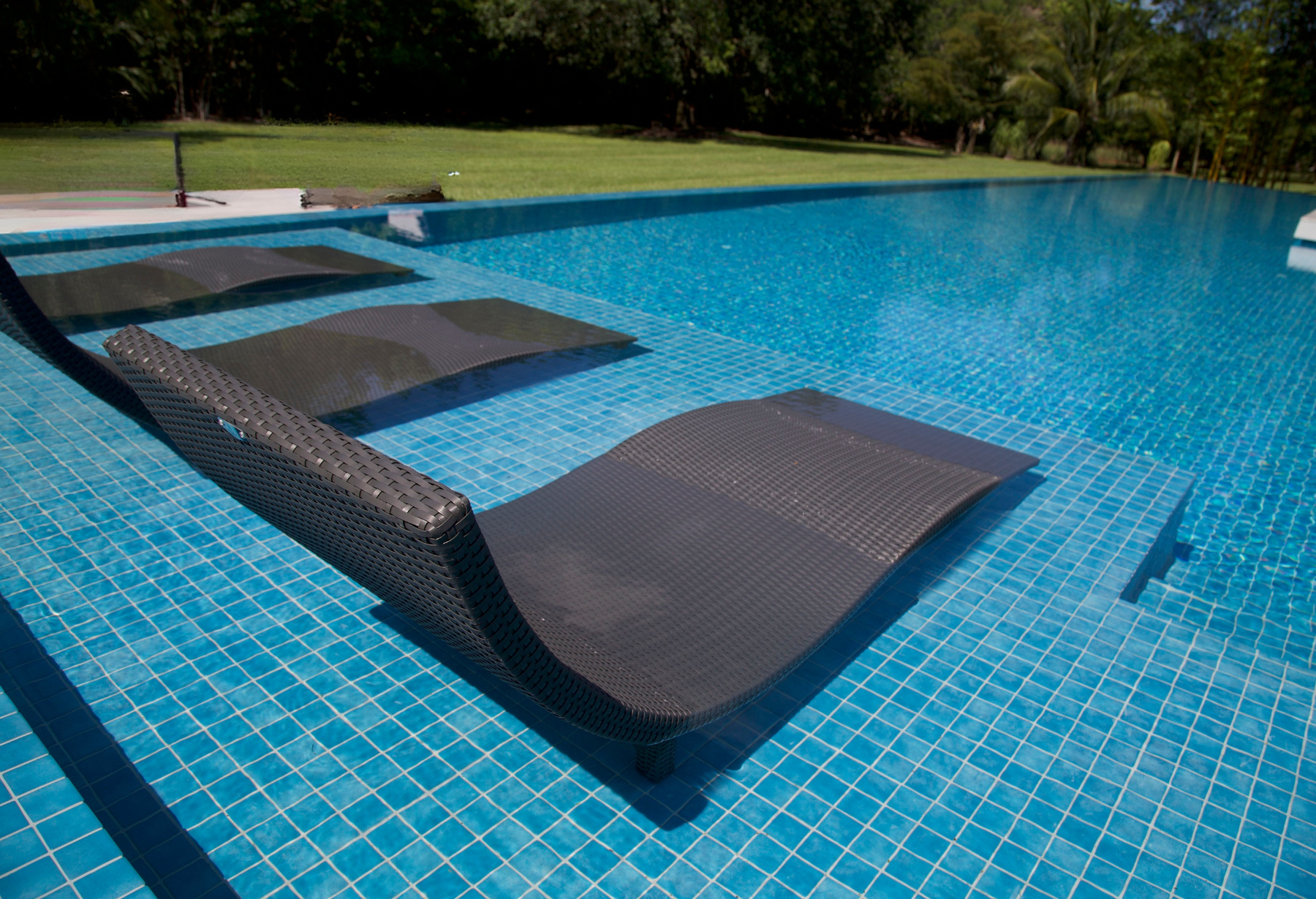 Wave Chaise Lounge by Kannoa