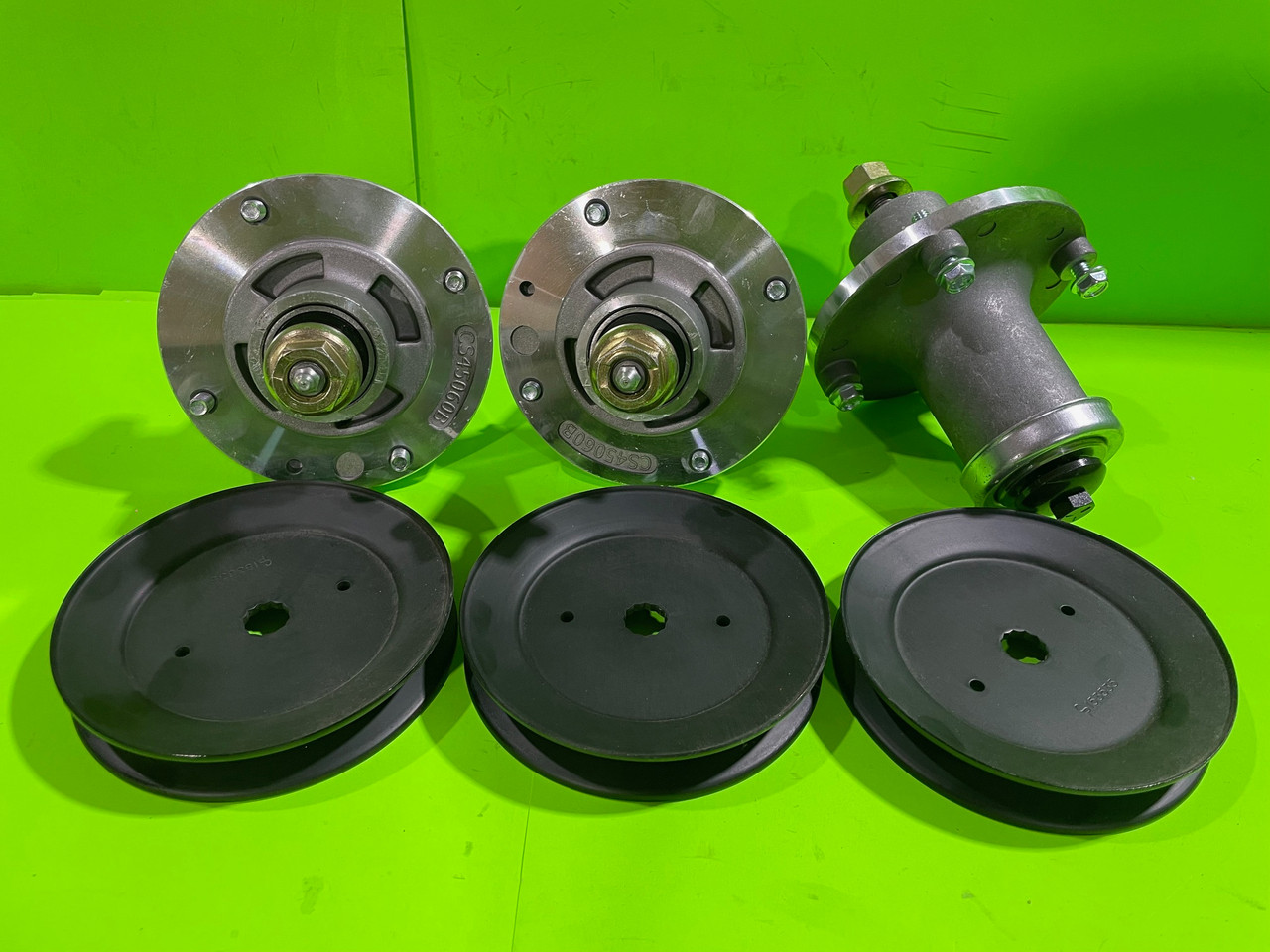 Deck Spindles and Pulleys for Husqvarna 48 52 61 Inch Deck 539112170 532173436 3 Pack