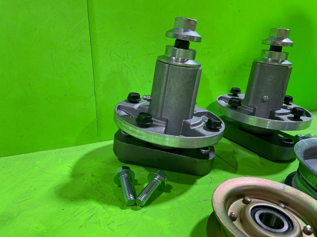 John Deere 42" Spindles and Idler Pulleys L105 L107 L110 L108 L118 L111 GY20050