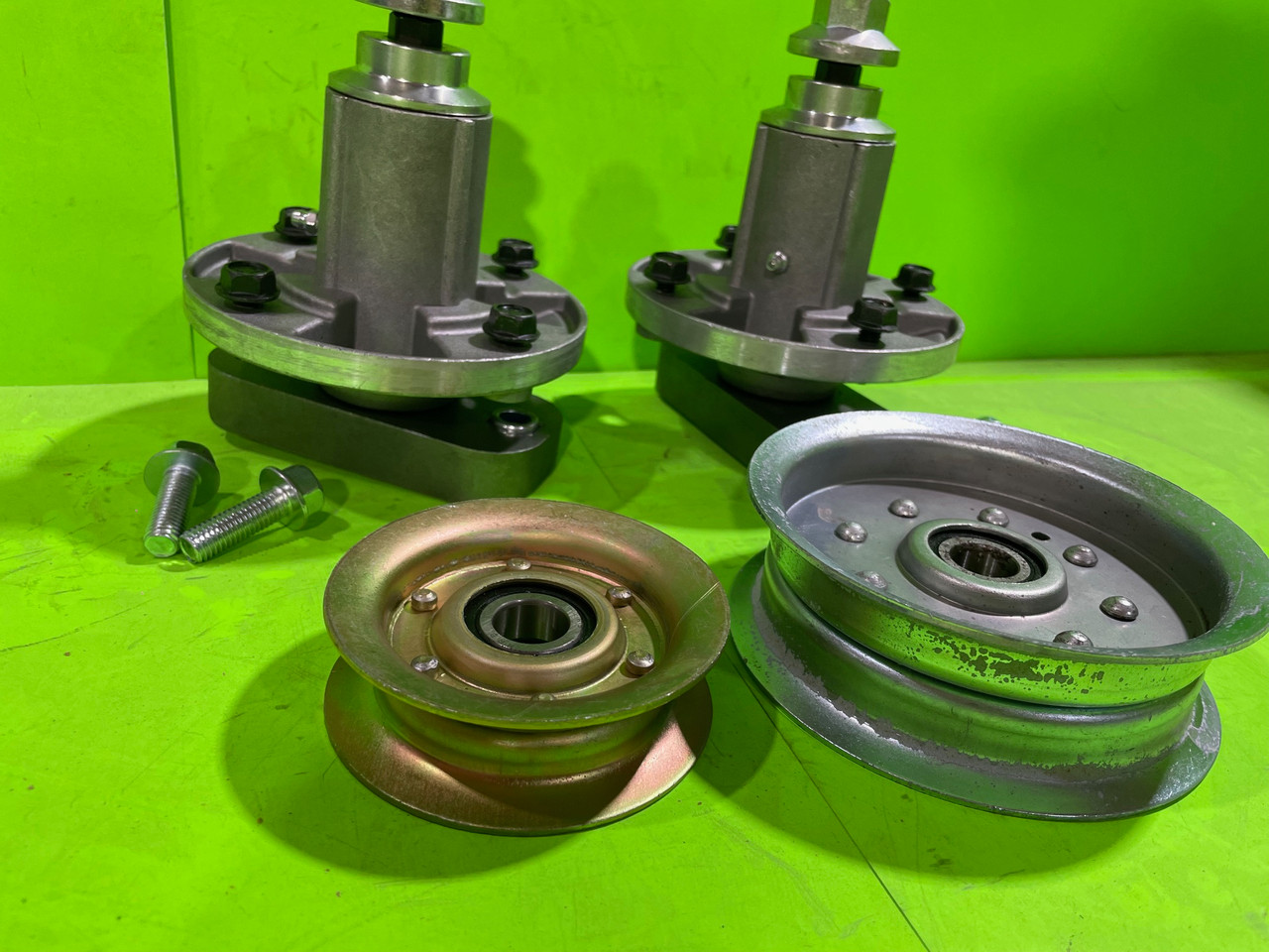 John Deere 42" Spindles and Idler Pulleys L105 L107 L110 L108 L118 L111 GY20050