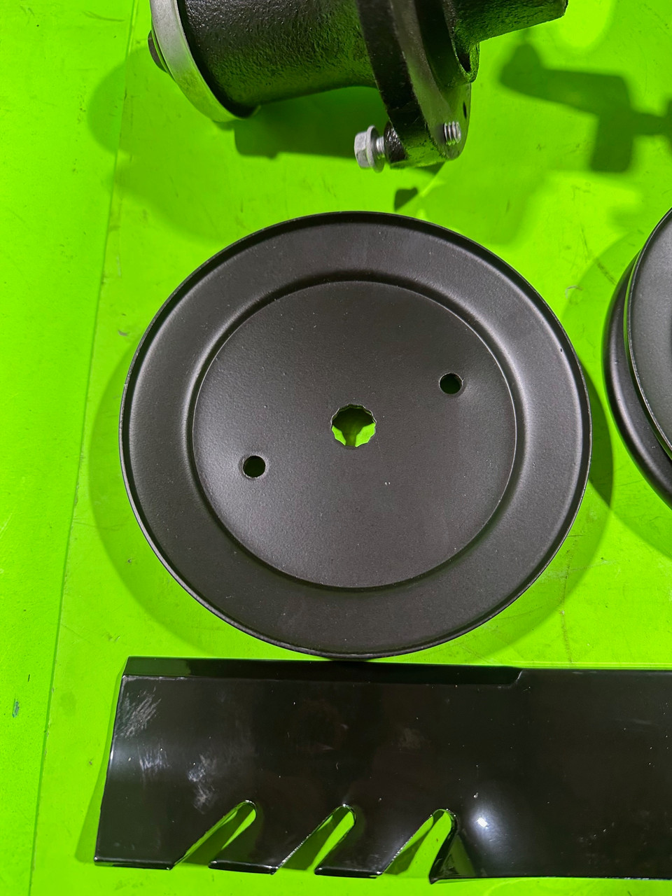 Heavy Duty Deck Spindle Pulley & Blade For Dixon Ram Ultra 61 RZT 61x Zero-Turn Mower 61"