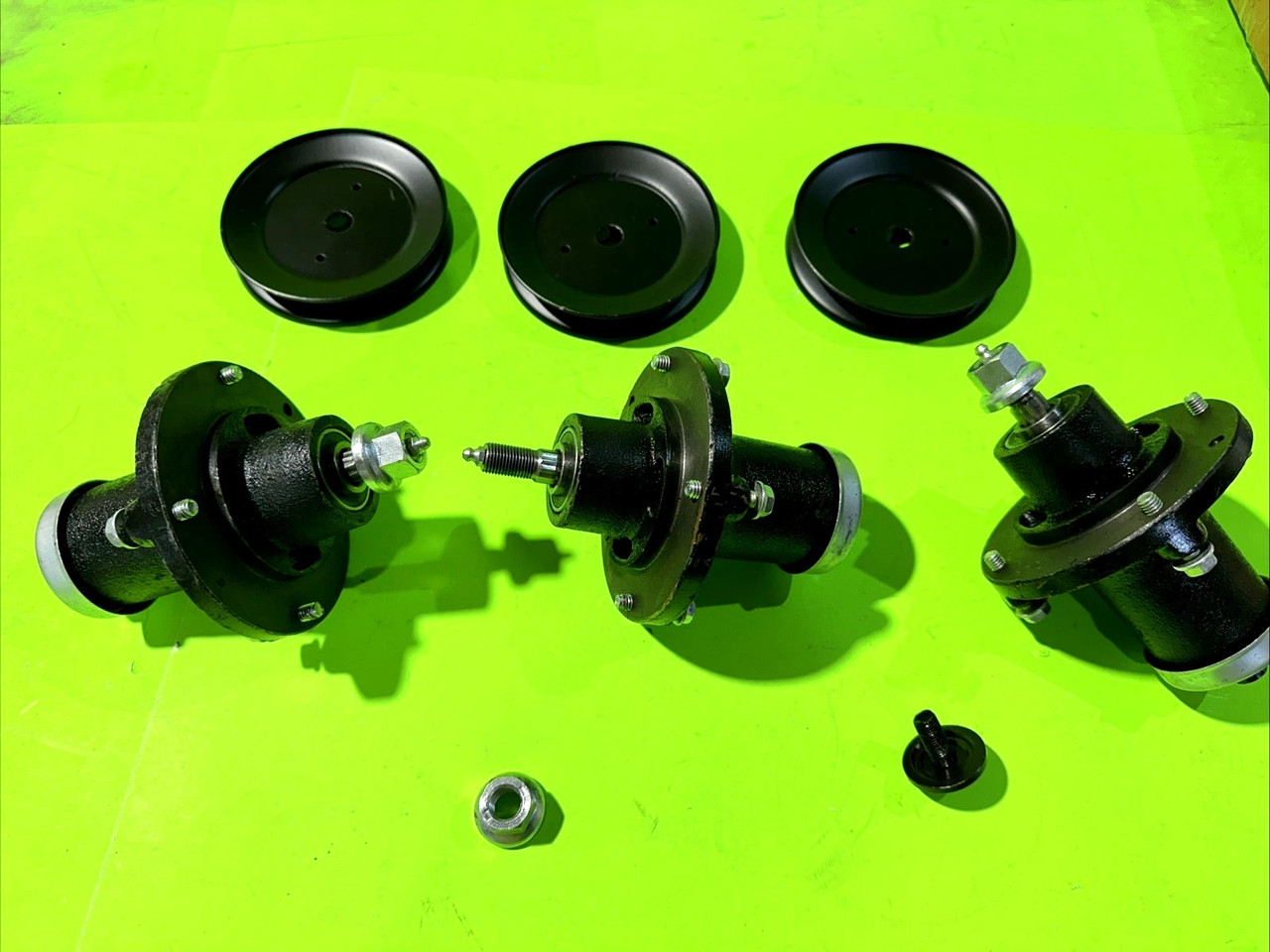 Deck Spindle and Pulley for Husqvarna 48 52 61 Inch Deck 539112170 532173436 3 Pack
