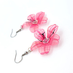Fair trade hand woven crin horsehair daisy flower dangle earrings from Chile