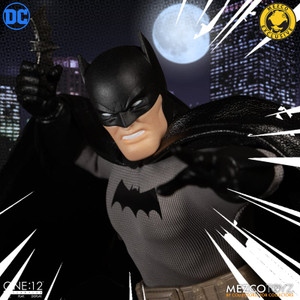 Mezco: One:12 Collective Batman (Golden Age Caped Crusader Edition Mezco: One:12 Collective Batman (Golden Age Caped Crusader Edition