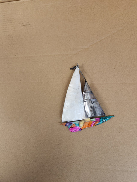 WHITE SAILBOAT MAG MAM-38S-37