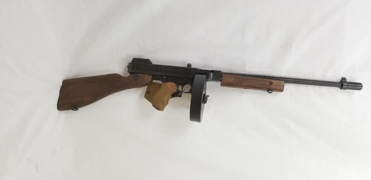 thompson auto ordnance 1927-a1 vs. 1927-a1 deluxe