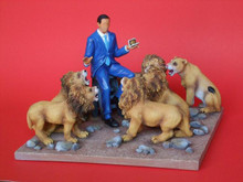 Pack of 4  of President Obama in the Lion's Den Figurine - Annie Lee