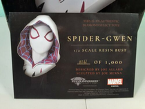 DIAMOND SELECT TOYS Legends in 3Dimensions: Marvel SpiderGwen 1:2 Scale Resin Bust DEC182510