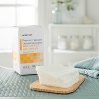 USP Type VII Gauze Sponge McKesson Cotton Gauze 8-Ply 4 X 4 Inch Square NonSterile 42448000 Case/4000 42448000 MCK BRAND 1043631_CS