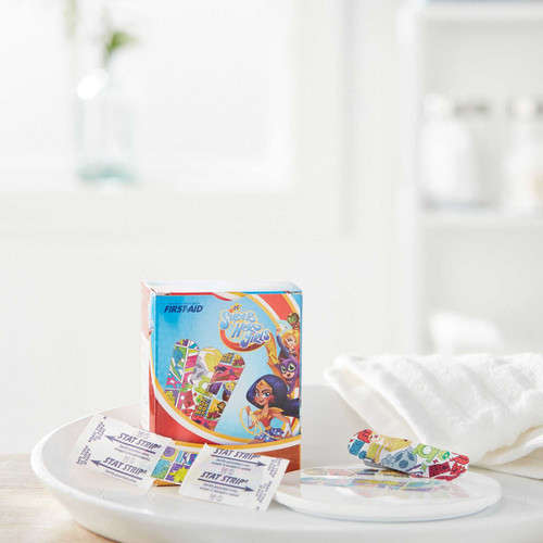 Adhesive Strip 3/4 X 3 Inch Plastic Rectangle Kid Design DC Super Hero Girls Sterile 10859 Box/100 DUKAL CORPORATION 1018040_BX