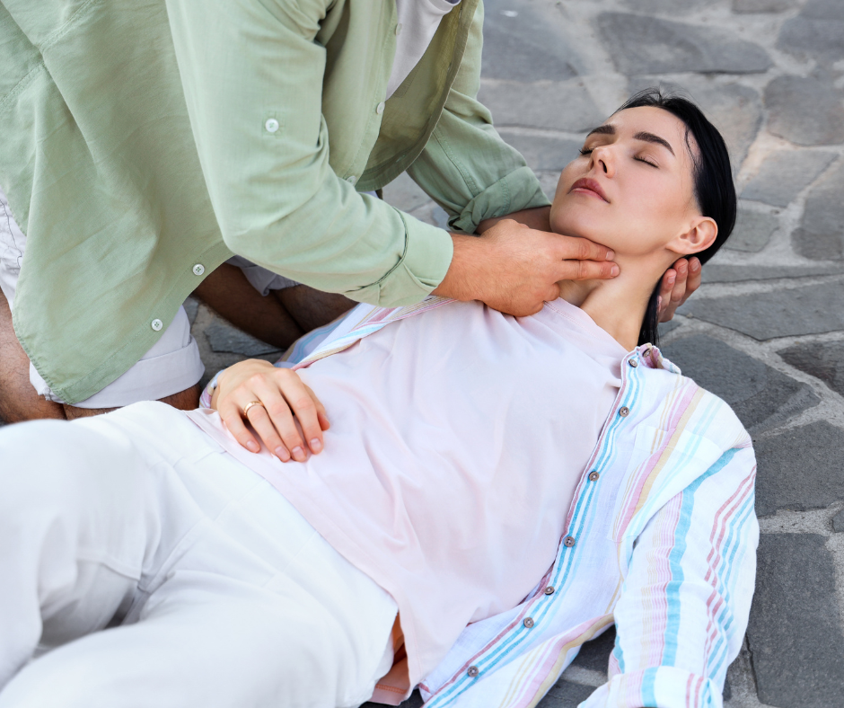 What to Do in the First 10 Minutes of a Medical Emergency