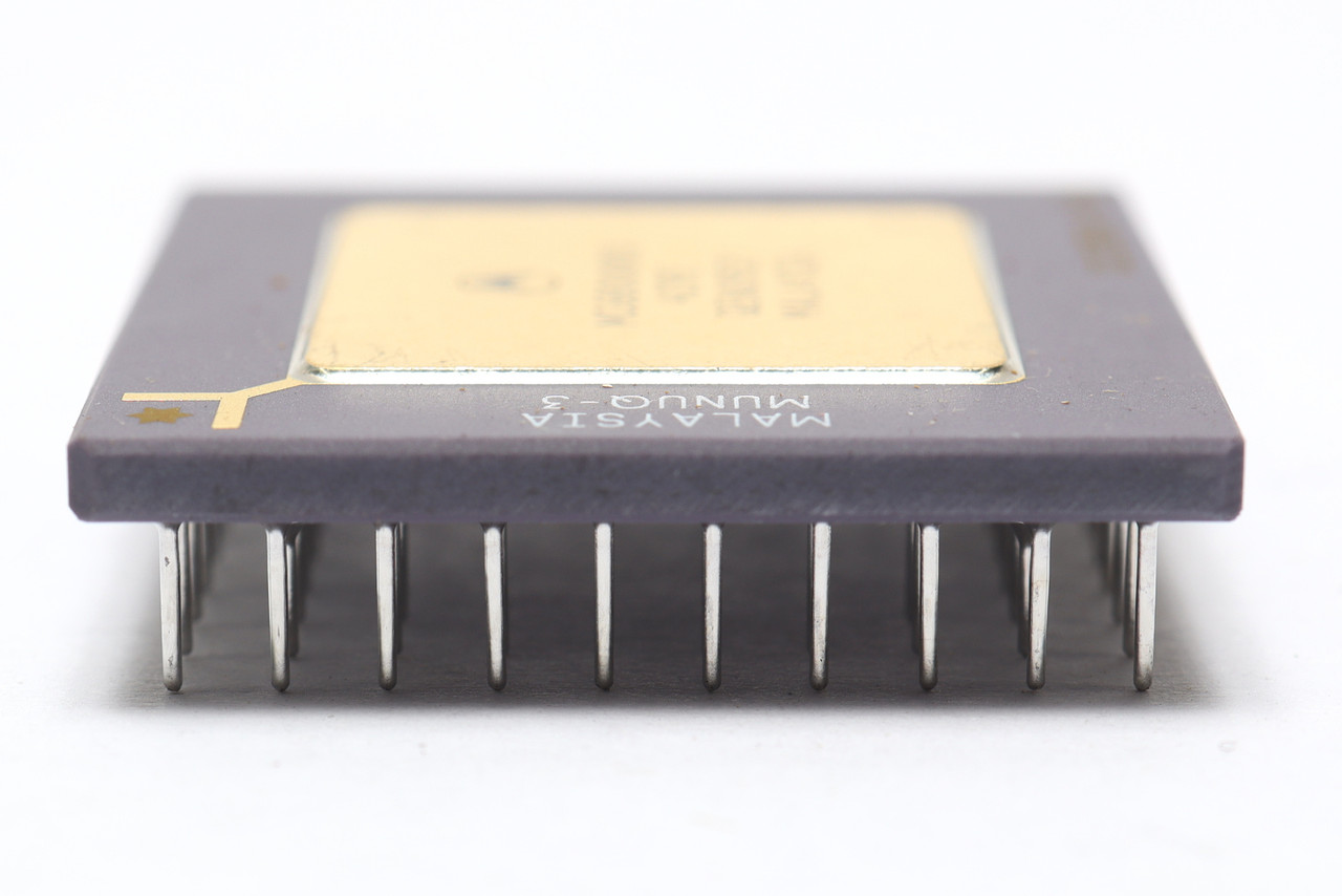 Motorola MC68000R10 32-Bit CPU Microprocessor