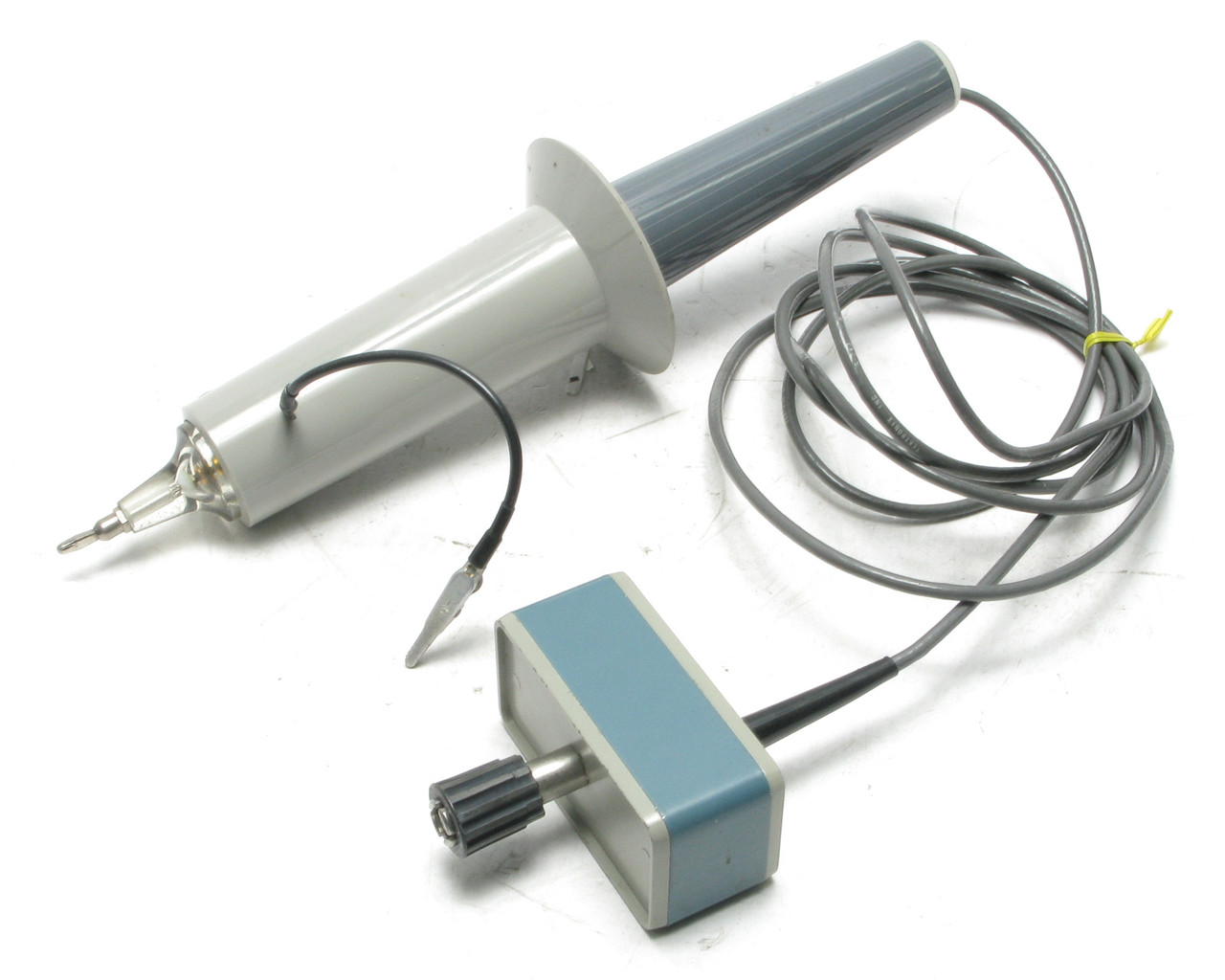 Tektronix P6015 High Voltage Probe w/015-049 Compensating Box
