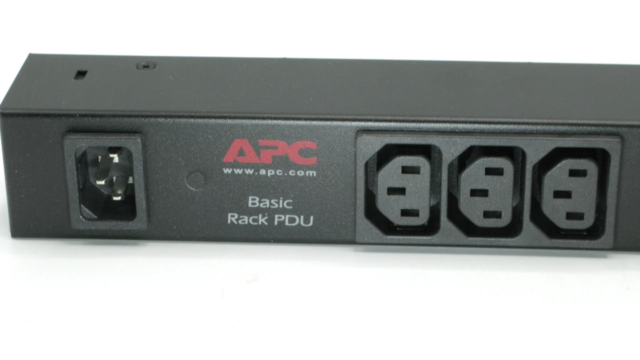 APC AP9568 230VAC, 10 Amp Basic Rack Power Distribution Unit