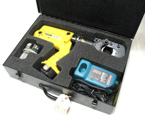 Stanley CCB16001 14.4 Volt Battery Powered Hydraulic Cable Cutter