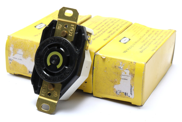 Hubbell NEMA L5-30R Flush Twist Lock Receptacle, 125V 30A, 3pk