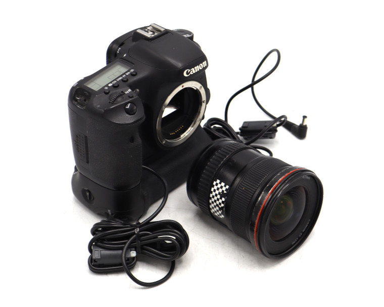 Canon EOS 7D DSLR w/17-40mm F/4 L Zoom Lens & WFT-E5D Canon EOS 7D DSLR w/17-40mm F/4 L Zoom Lens & WFT-E5D