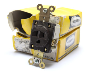 M.HCulubell Platinum CL 5点セット Hubbell HBL5261 NEMA 5-15 Single Receptacle, 125V 15A, 4pk