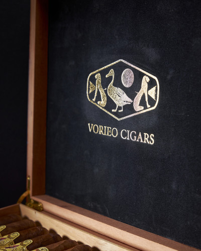 Double Corona: 7.5 x 55
| Habano Wrapper
| Box of 10 Cigars  