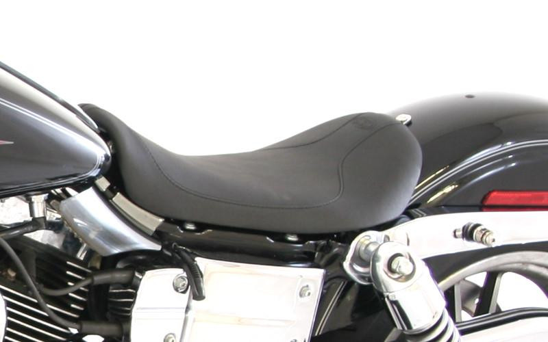 専用❗Harley-Davidsonダイナ06～　Mustang ソロシート Mustang RunAround Solo Seat for '06-17 Dyna Models