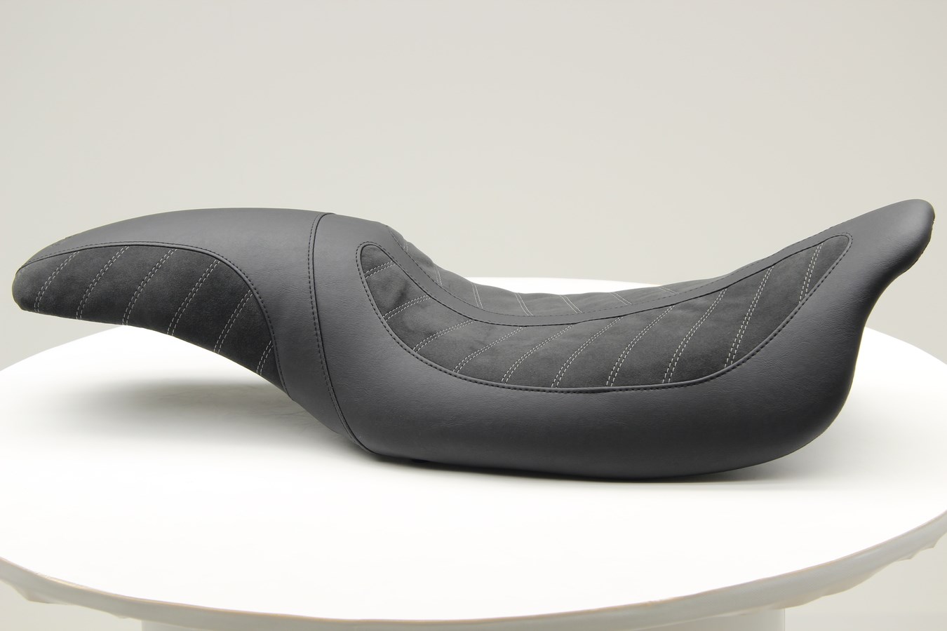 Mustang Kodlin Signature Series One-Piece Seats for '08-Up FL Touring Models -Black 1
