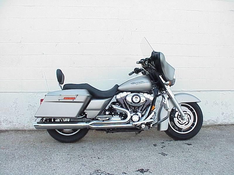 D&D Exhaust 2 into 1 Boss Fat Cat Exhaust System for '09-16 Harley Davidson Touring Models - Chrome Back Cut with Louvered Baffle