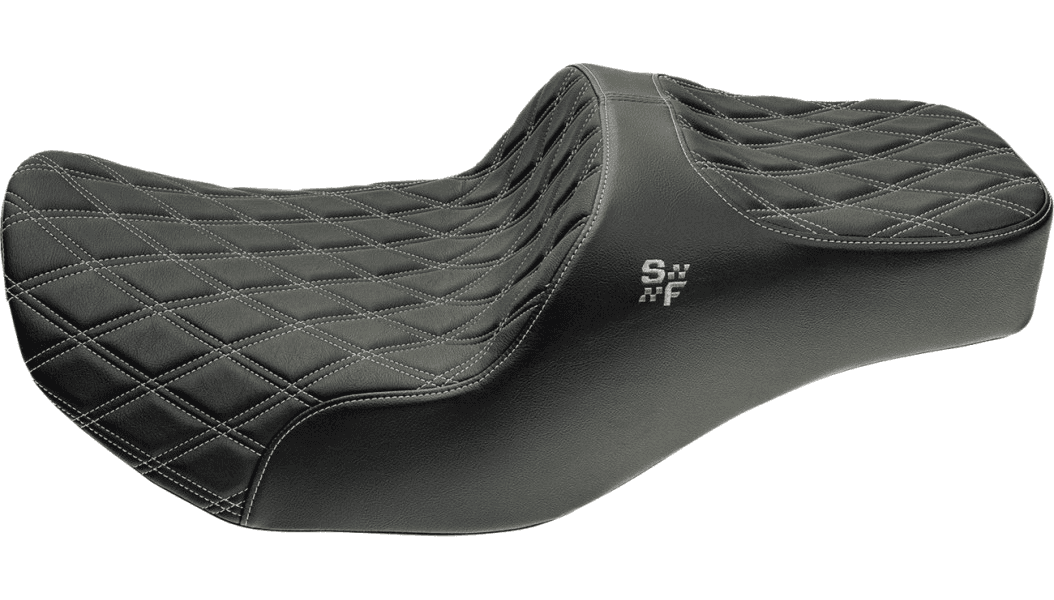Slyfox Chariot Seat for '23.5-26 Harley Davidson Touring FLH/FLT - Silver Double Diamond Stitch - Silver Logo