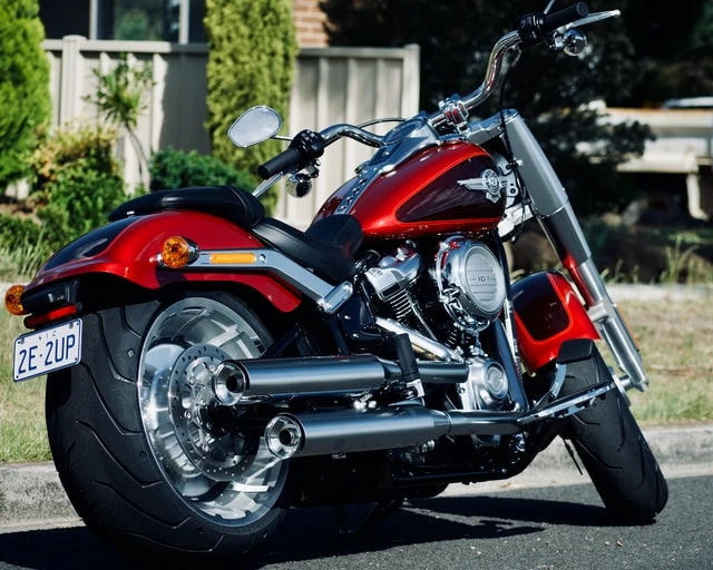 How to Put a Slip On Exhaust on a Motorcycle