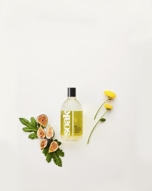 Fig: Fresh-picked clean. Fig is ripened with sweet fig and lychee and crowned by dandelions.