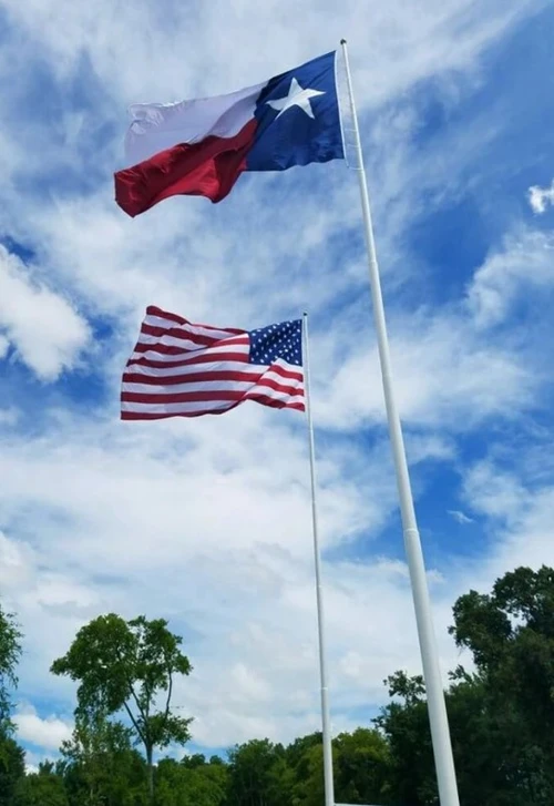 Steel Flagpoles 100–150 ft: Sizes & Specs Compared
