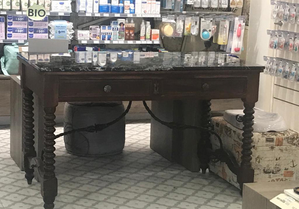 Interior de la Farmacia Villalón en Daimiel, Ciudad Real