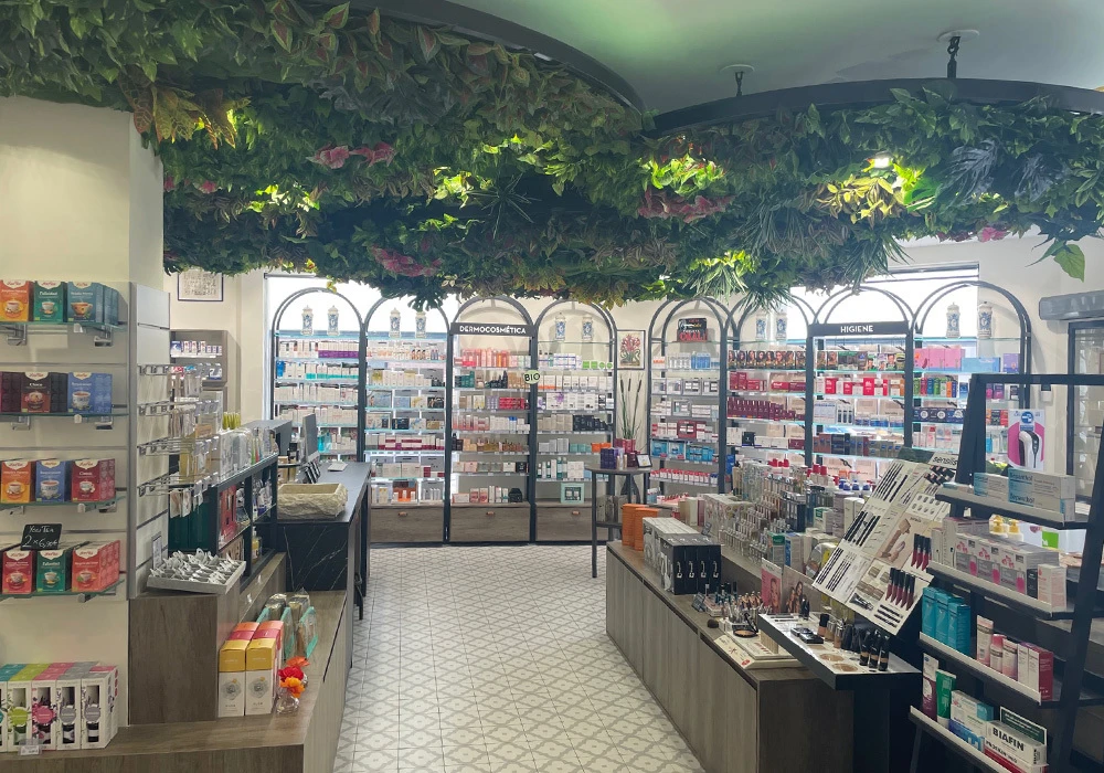 Interior de la Farmacia Villalón en Daimiel, Ciudad Real