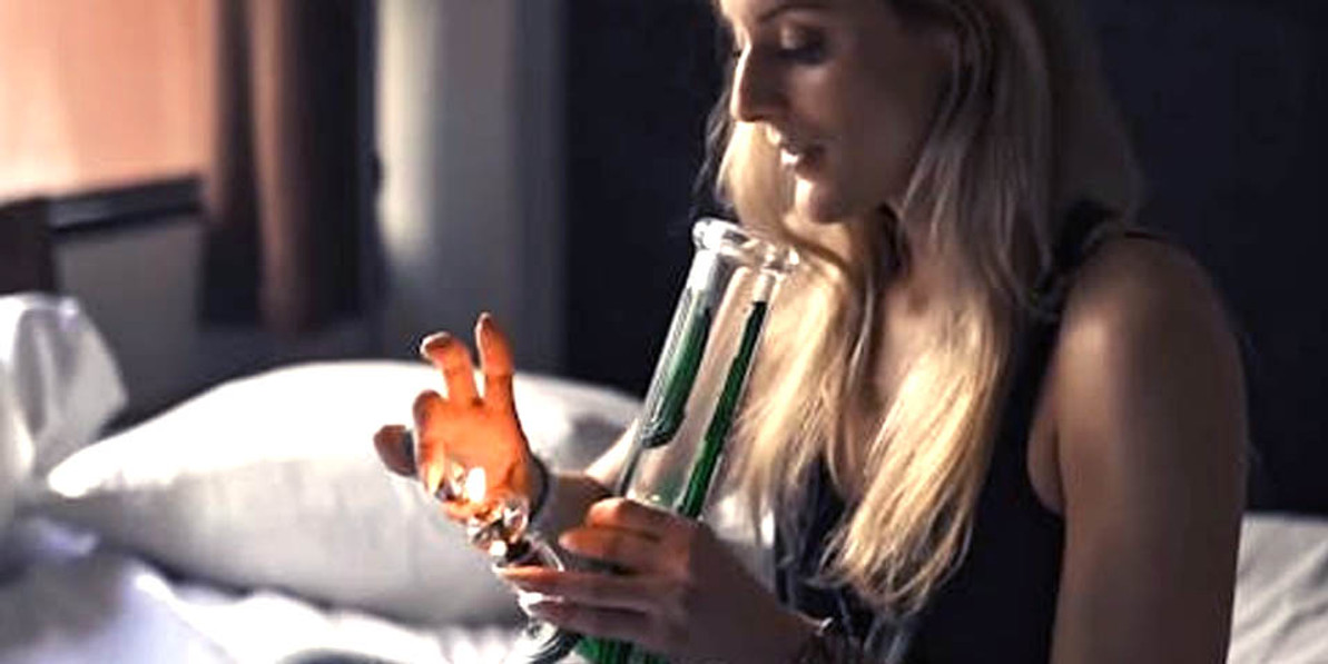    The Complete Guide to Bongs: History, Styles, Materials, and Expert Insights
