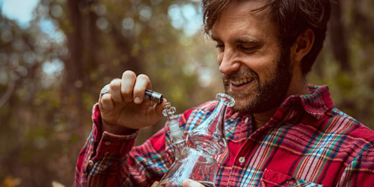 The Ultimate Guide to Buying a Bong: Glass vs. Acrylic vs. Silicone