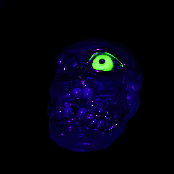 Skull Pipe with UV Reactive Eye glow in the dark