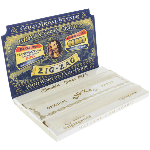 Open booklet of Zig-Zag Original papers.