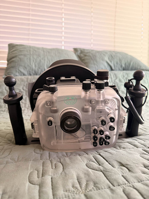 Seafrogs USED: Seafrogs Canon EOS RP Underwater camera housing plus Accessories 
