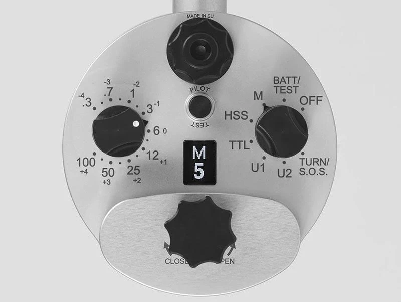Retra Flash Pro Max II used for fast underwater strobe photography
