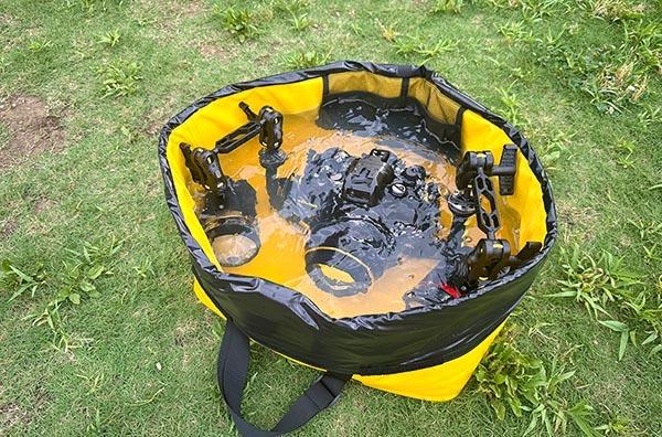 Rinse-friendly tote used as a rinse bag between dives