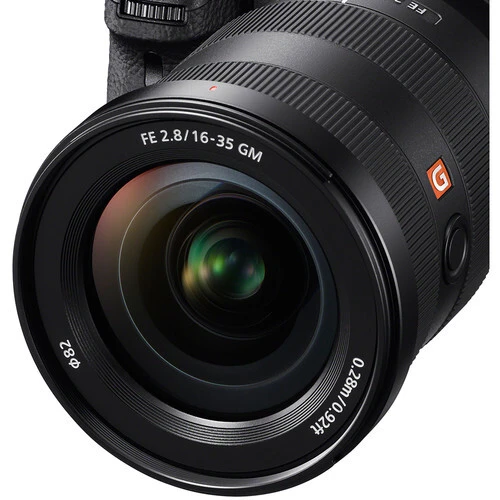 Sony FE 16-35mm f/2.8 GM lens showing constant f/2.8 aperture performance